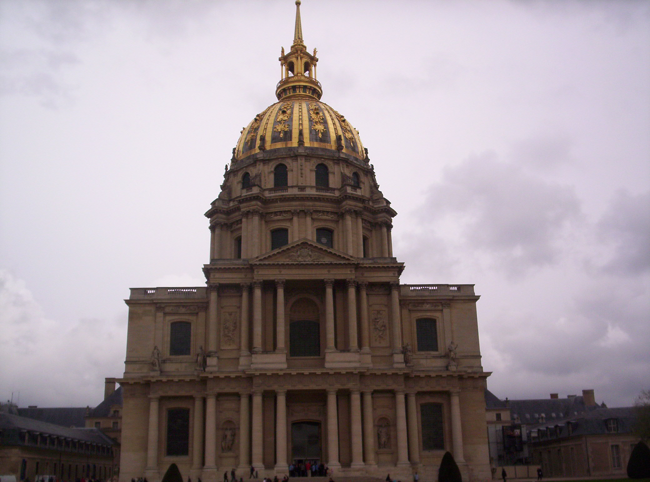 Dome des Invalides(Invalidovna)-zde lezi hrobka Napoleona 1.
