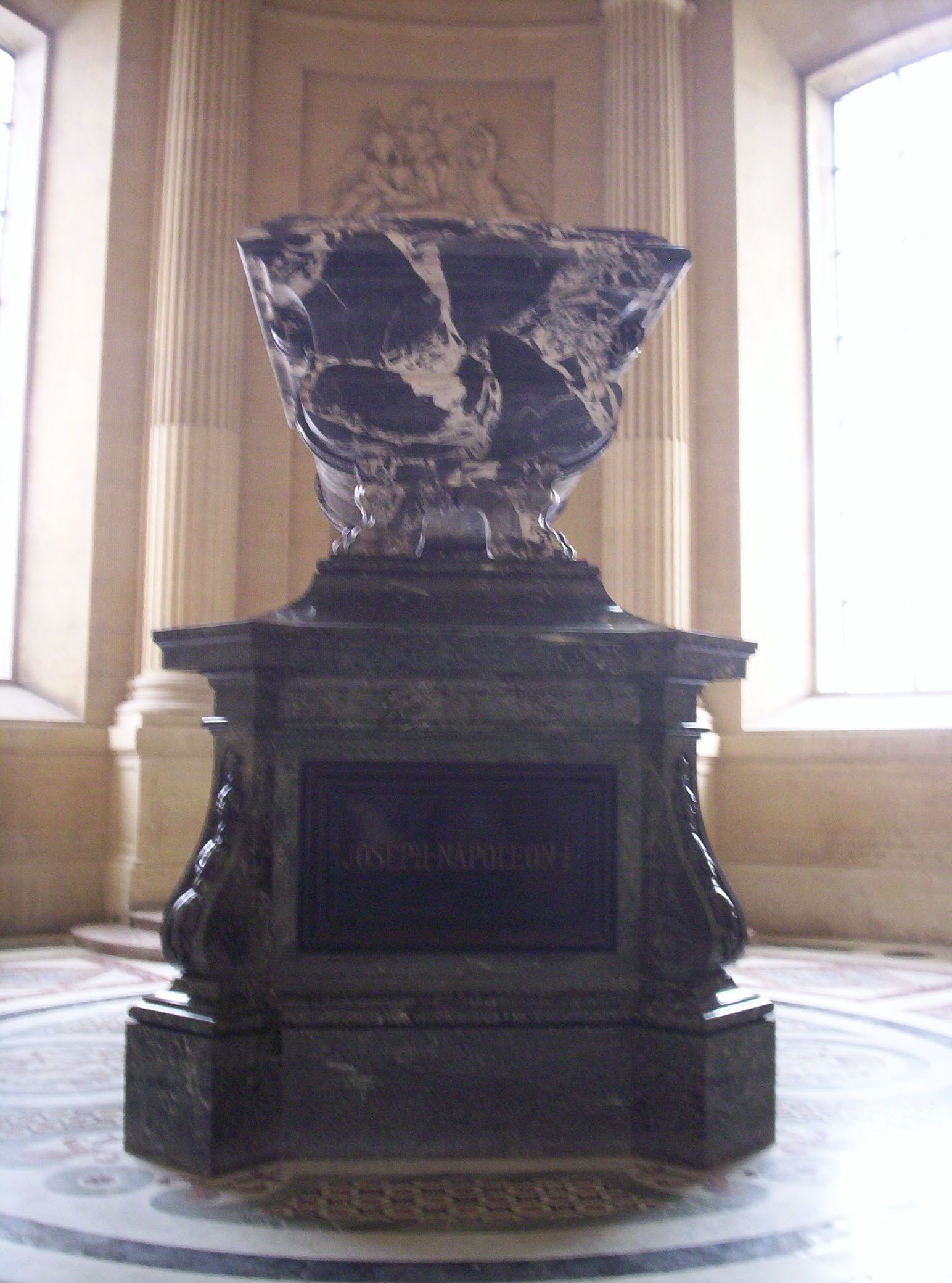 Hrobka-Joseph Bonaparte(nejstarší bratr Napoleona Bonaparte)